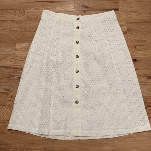 EVRI Dresses & Skirts - Cream eyelet midi skirt